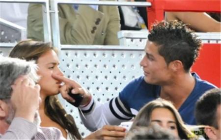 c罗与伊莲娜的恋爱史,c罗与伊莲娜的自律故事