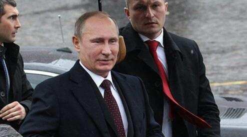 2018世界杯普京颁奖典礼视频,世界杯领奖普京打伞事件