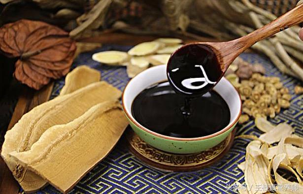 腰椎疼痛难忍？那是你走路有问题，换下姿势就会立马轻松！