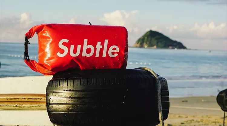 下雨天穿雨衣怎么好看,下雨天穿雨衣怎么才能保证不湿