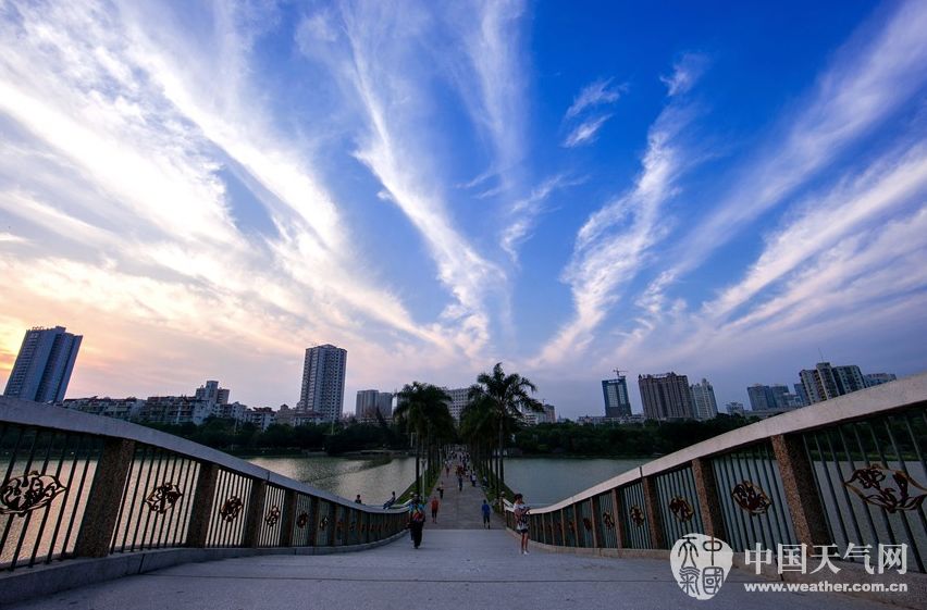 有哪些看云识天气的方法,看云识天气一共讲了几种云