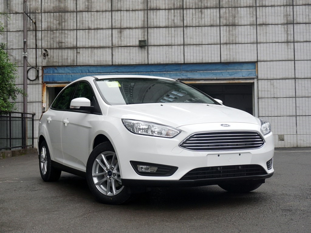 福特福克斯三厢2021款stline试驾,福克斯active降价5万