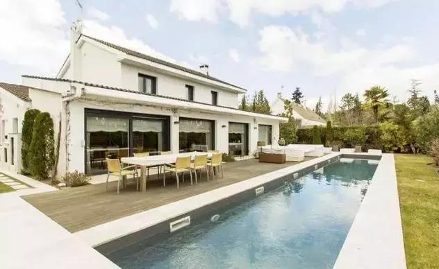 梅西和c罗的房子长啥样,c罗梅西内马尔以前的家