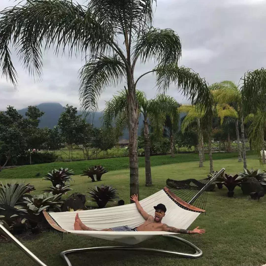 c罗和梅西的家,c罗梅西贝克汉姆豪宅对比