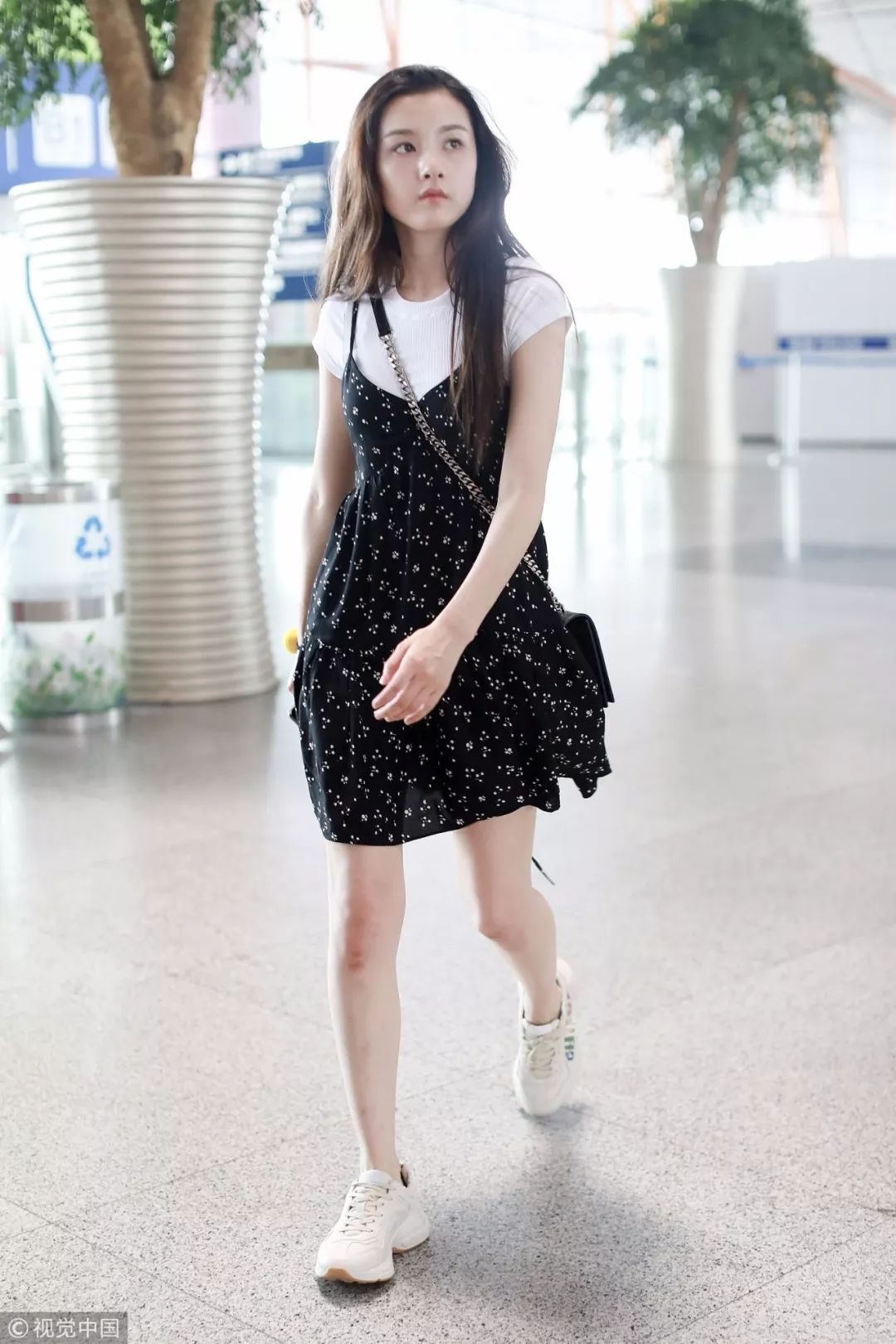 年终了到处都是促销价,年底的商品降价