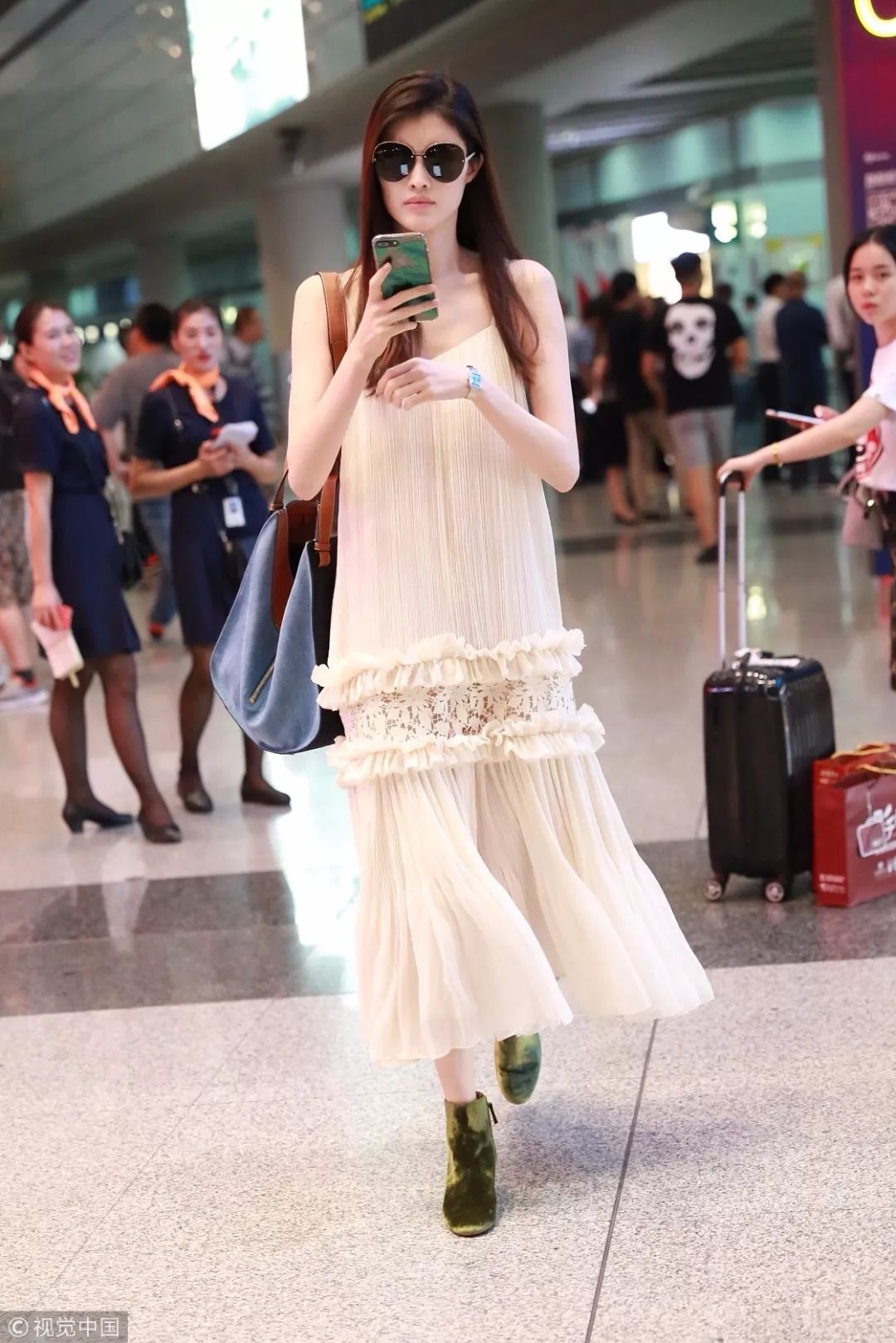 年终了到处都是促销价,年底的商品降价