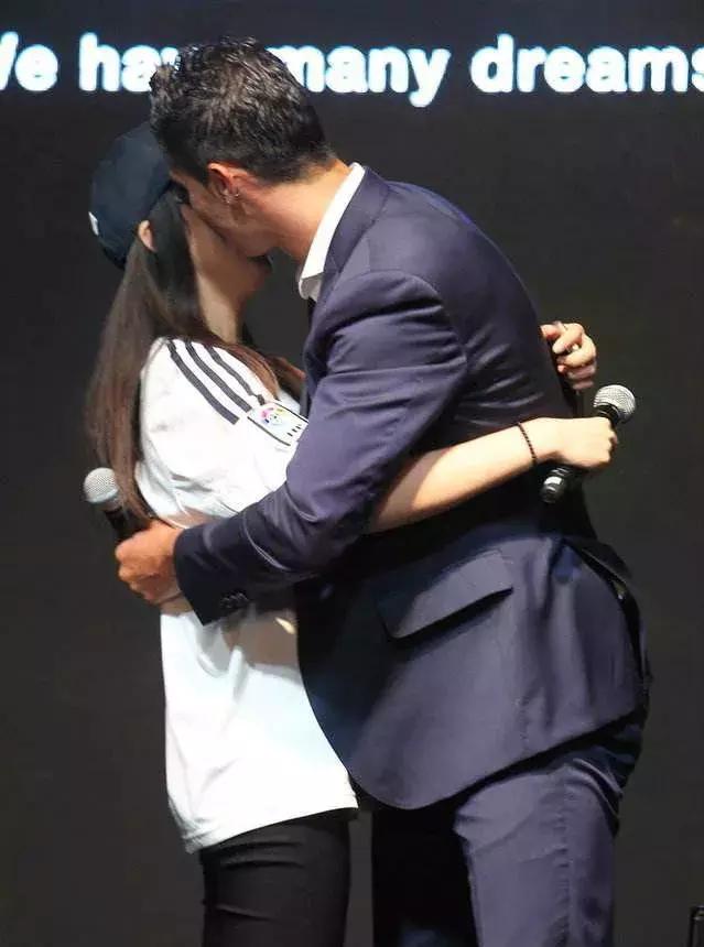 c罗谈中超邀请,直播c罗亮相