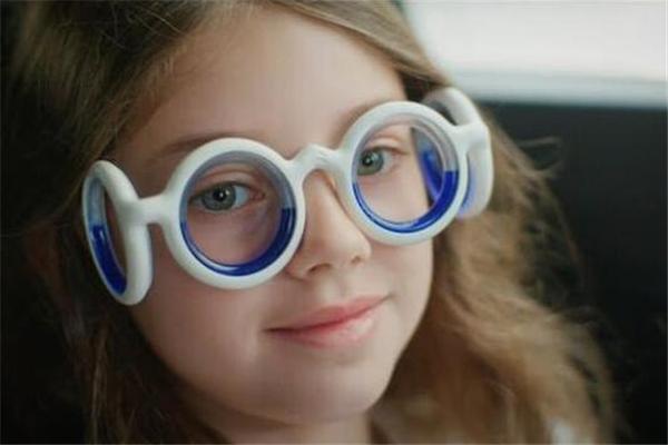 造车公司玩出新花样:防晕车的黑科技眼镜!可惜外观不怎么样