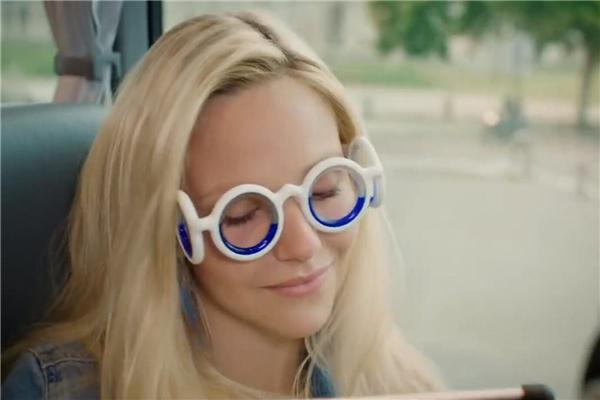 造车公司玩出新花样:防晕车的黑科技眼镜!可惜外观不怎么样