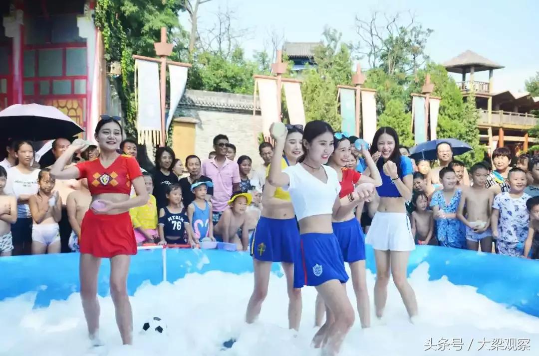 世界杯足球宝贝巡游,足球宝贝秀现场