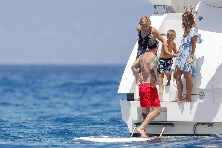 踢足球的收入怎么样,踢足球能挣多少钱