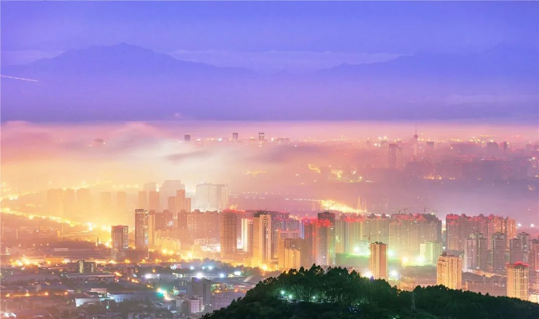 俯瞰成都全景的山,夜晚俯瞰成都全景的地方