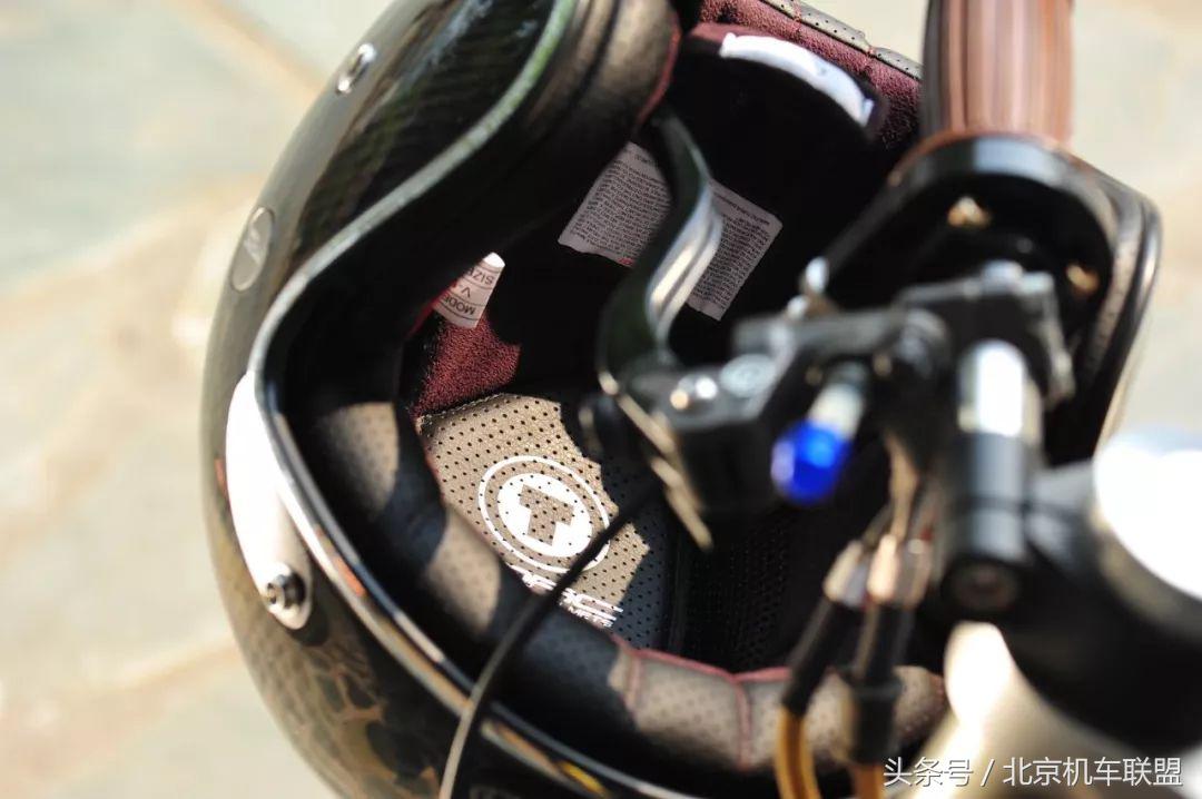 TORC碳纤复古盔确实有点不一样、材质、做工都不错、颜值也可以