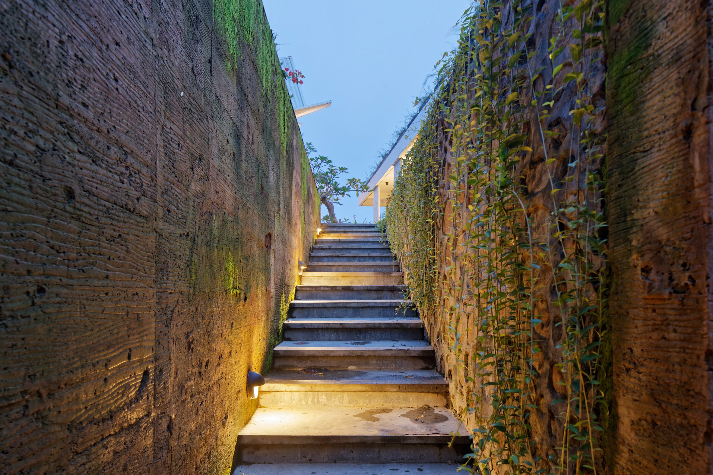 脑洞大开创意十足的集装箱改造,集装箱顶部做阳台