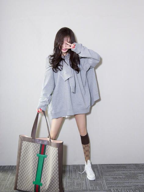 鏉ㄥ箓鎴氳枃閮藉湪绌跨殑绉嬪啲鐖嗘,鎴氳枃鏉ㄥ箓鍚屾琚滃瓙