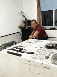 80多岁书法大师现场写字,这才是真正的书法大师倒着书写