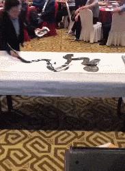 80多岁书法大师现场写字,这才是真正的书法大师倒着书写