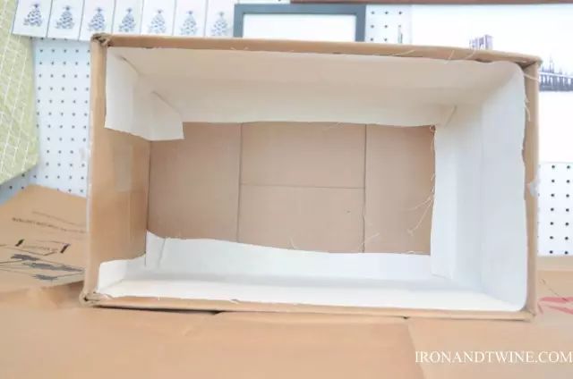 她在衣柜里系了根鞋带，衣柜竟然瞬间大一倍，服！