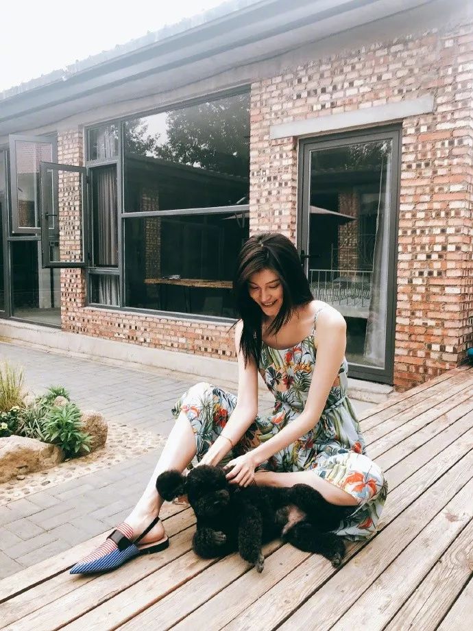 吴昕穿搭羽绒服,吴昕同款法式服装