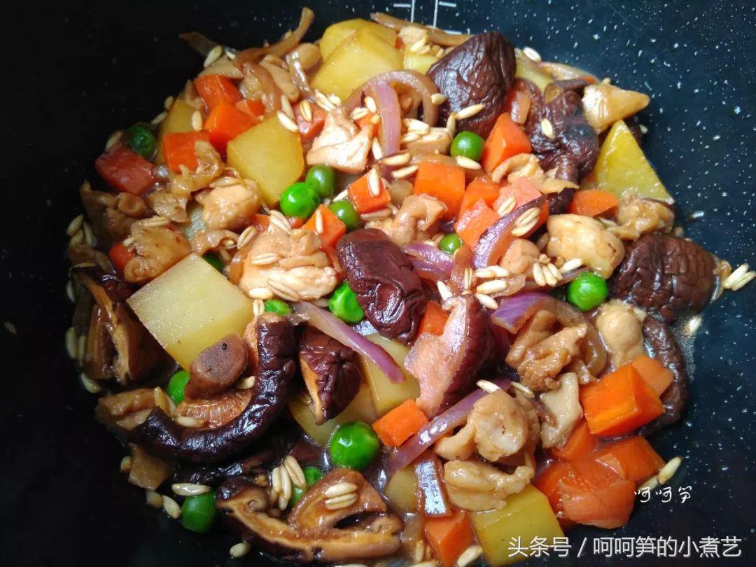 香菇腊味鸡肉饭,香菇胡萝卜焖鸡的做法大全家常