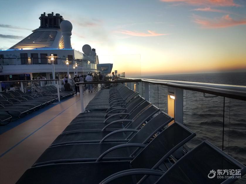 坐奢华游轮什么感受？房间就像漂在海上量子号游记！