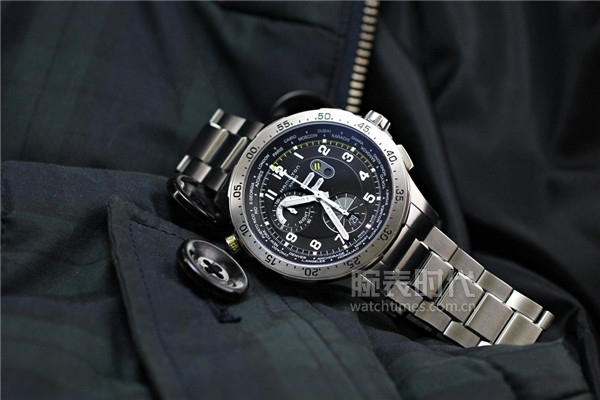 万元以内买石英表还是机械表,万元值得入手经典手表