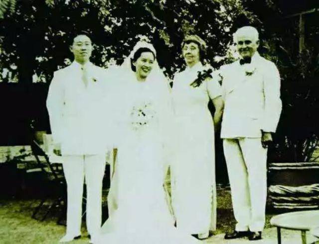 父亲参加过反袁运动后30年，她嫁给了袁世凯的孙子