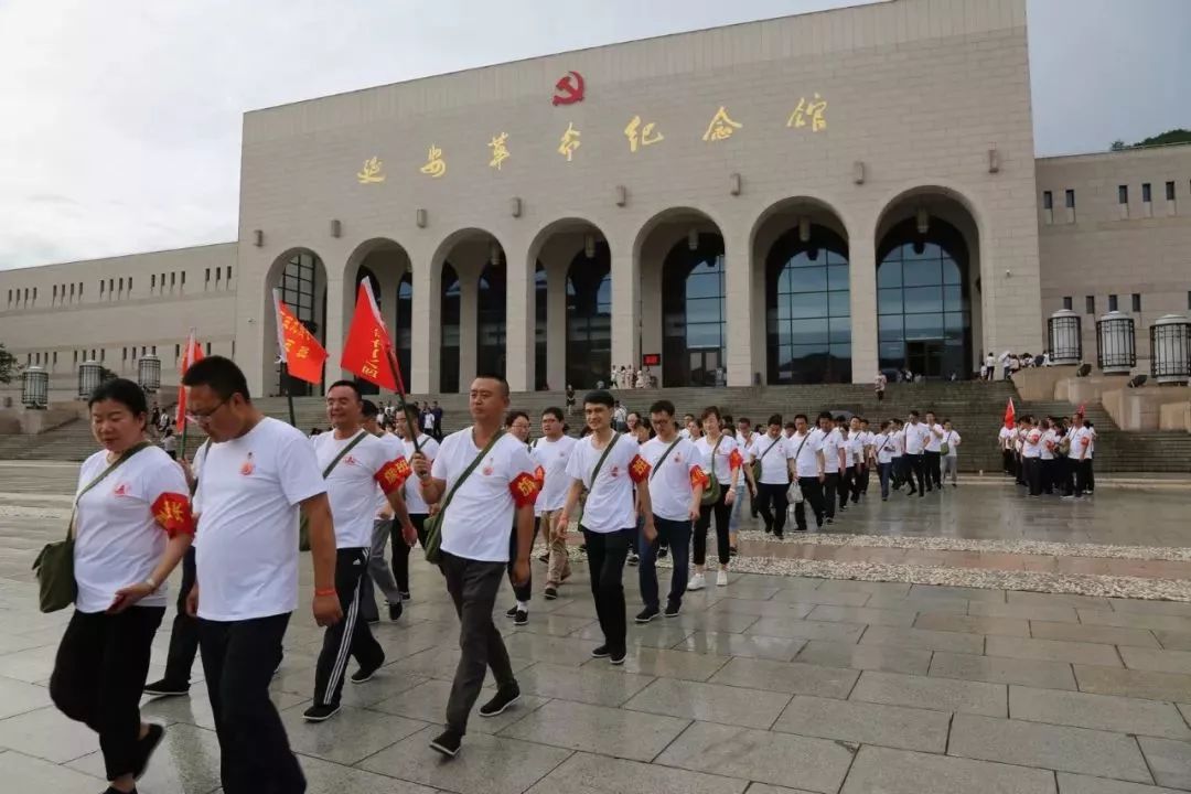 鍏ㄤ綋鍏氬憳璧村欢瀹夌孩鑹查潻鍛芥牴鎹湴,涓冨崄鍚嶅厷鍛橀綈鑱氱孩鑹叉牴鎹湴