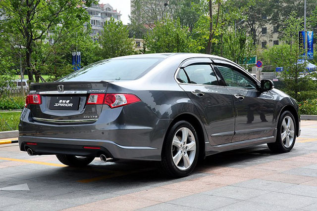 公认的豪华b级车十年开不坏仅15万,最省油质量最好的b级轿车排名