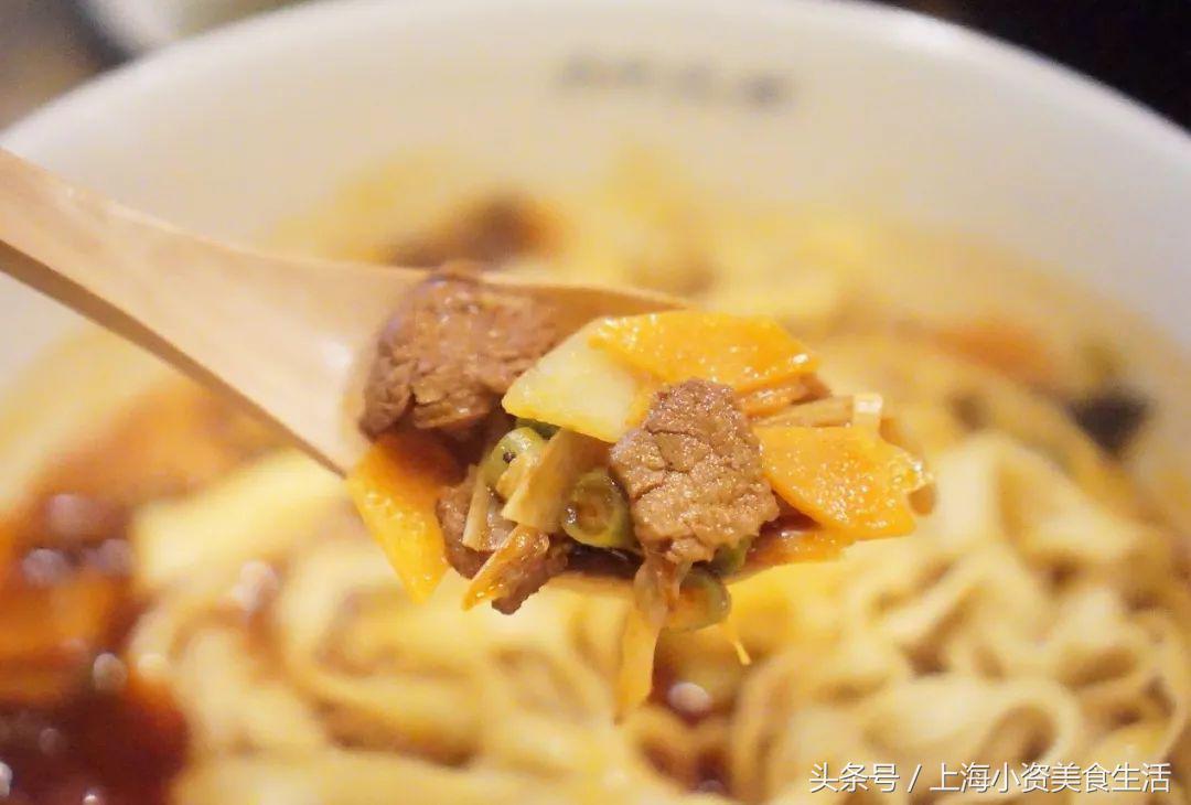 这家藏在南京路步行街背后的西北小馆，竟能把面做得天圆地方！