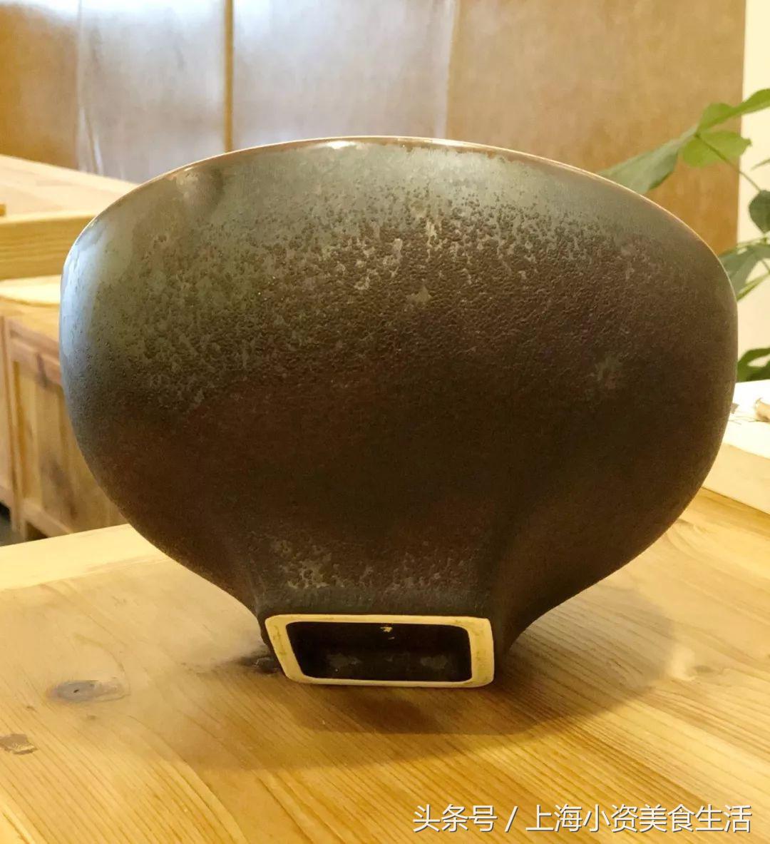 这家藏在南京路步行街背后的西北小馆，竟能把面做得天圆地方！