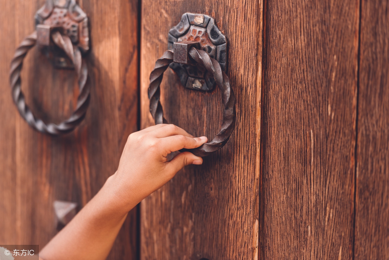 农村大门定乾坤,听村口老太太讲八卦