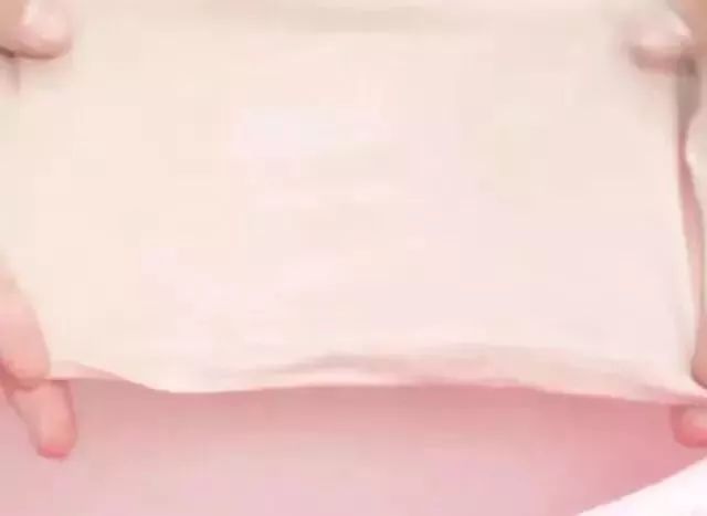 衣服上的陈旧油渍怎么洗得最彻底,清除衣服的顽固黄渍油渍最快方法