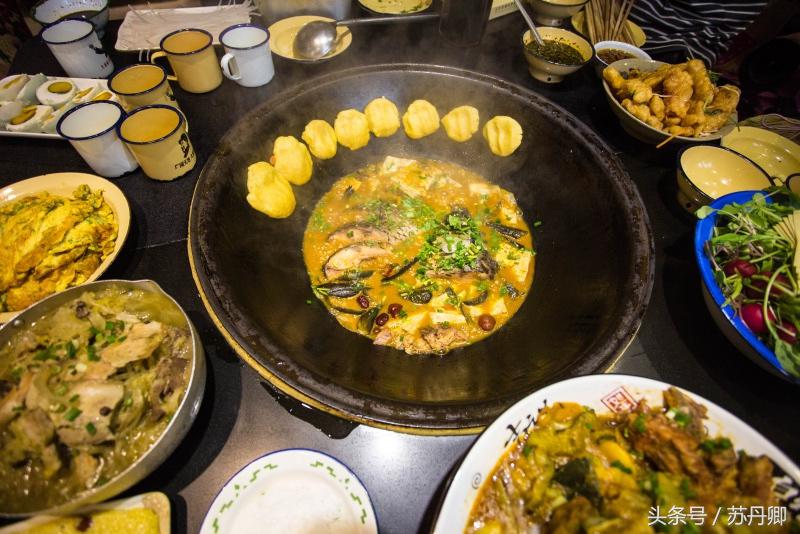 到东北必吃的铁锅炖,老东北铁锅炖鱼真是嘎嘎香啊