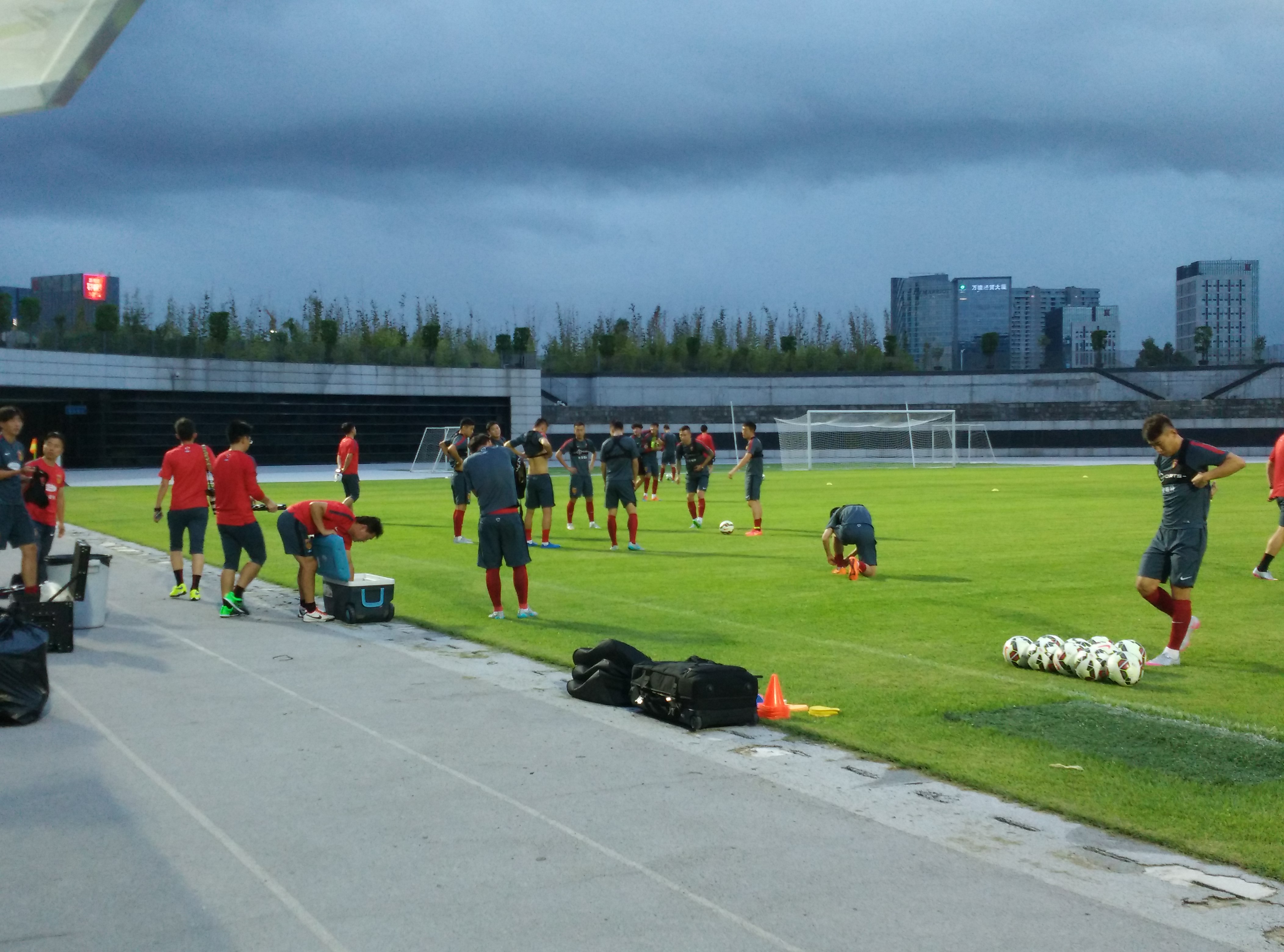 共同见证了中国队的出色时刻,世界杯组委会