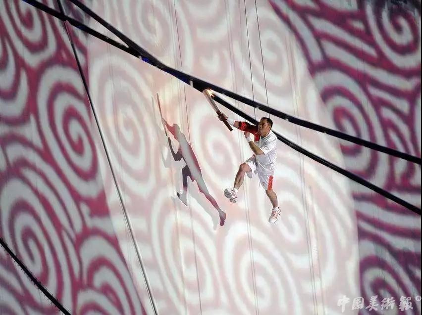 李宁拿大哥大短袖,2018年李宁纽约时装周