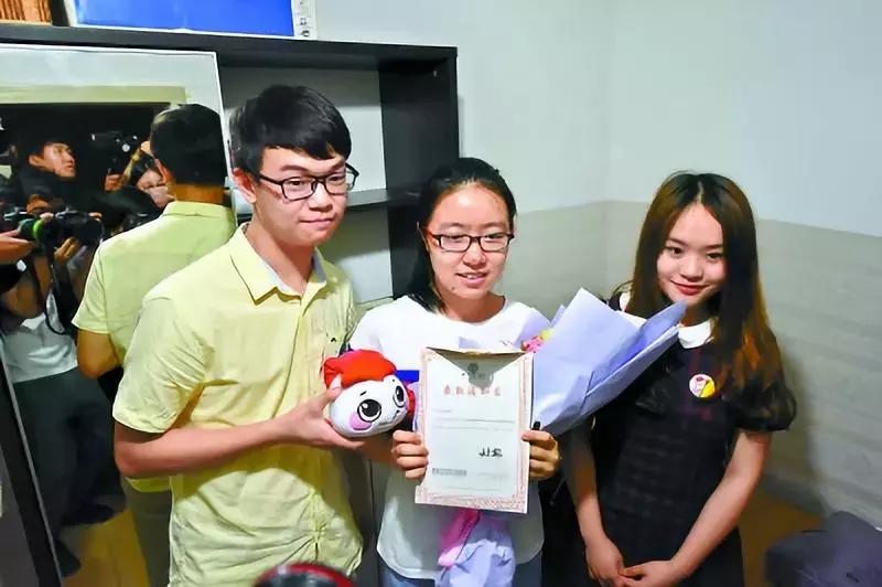 第一个拿到录取通知书的是谁,每个省第一份录取通知书代表什么