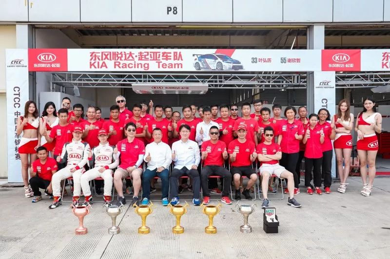 激情在绿茵场上尽情燃烧,激情在胸中激荡热血在赛场挥洒