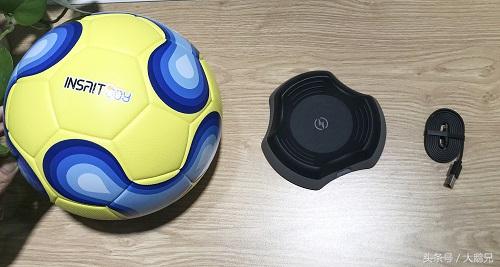 米家茵战智能足球开箱，高颜值+无线充电，科技感十足！