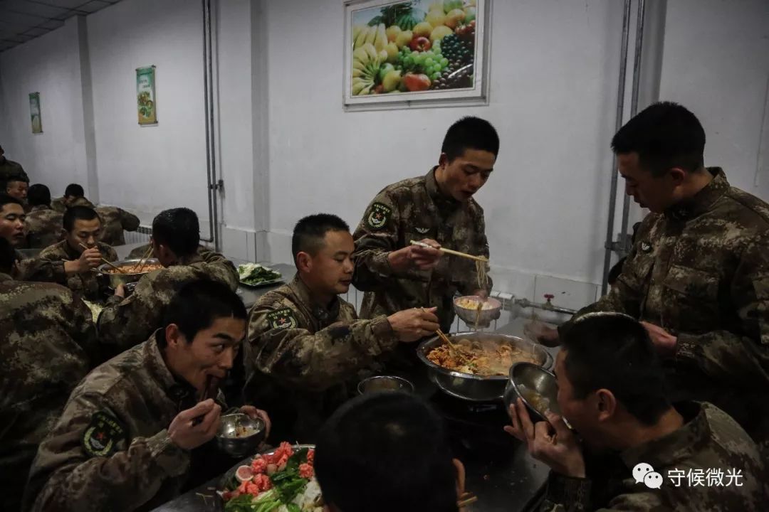 品图：大国末梢的站立者