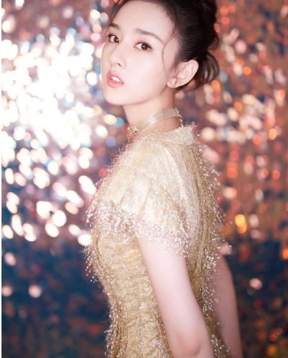 宋祖儿机场清纯甜美少女穿搭照片,宋祖儿最新穿衣打扮