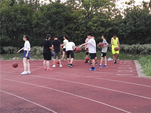 淮安外国语学校：美丽的淮外欢迎您，开放的淮外等待您