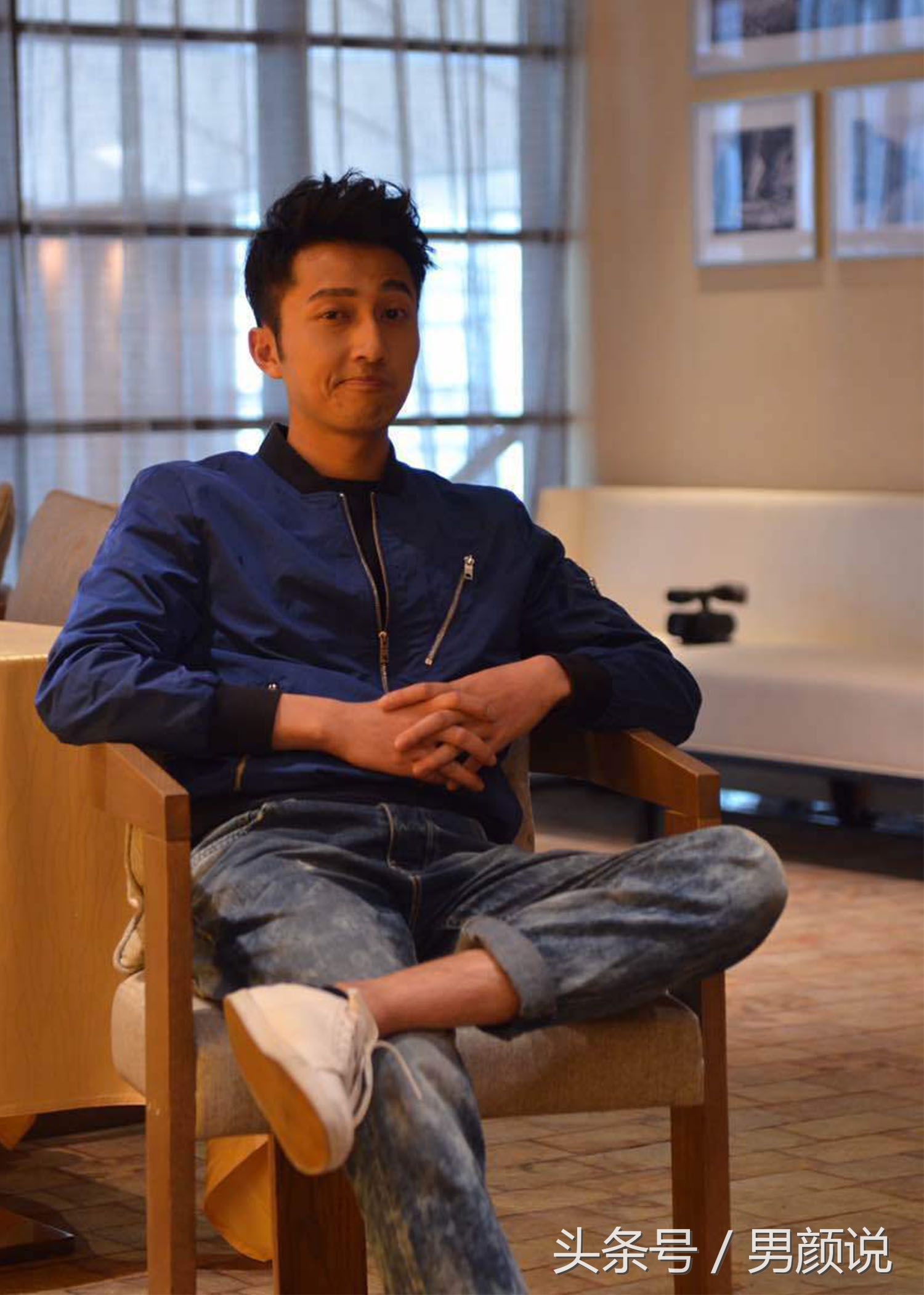 你们说现在的男艺人太阴柔，那这位肌肉帅哥怎么样？