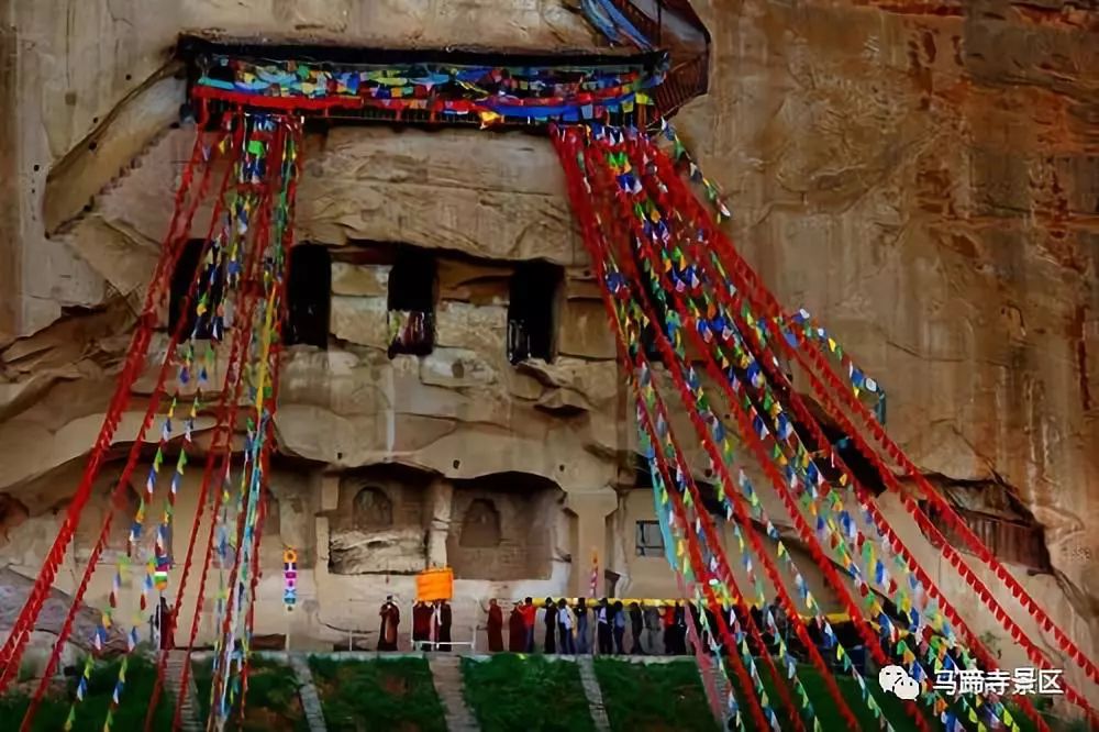 塔尔寺的晒佛节,一年一度的晒佛节