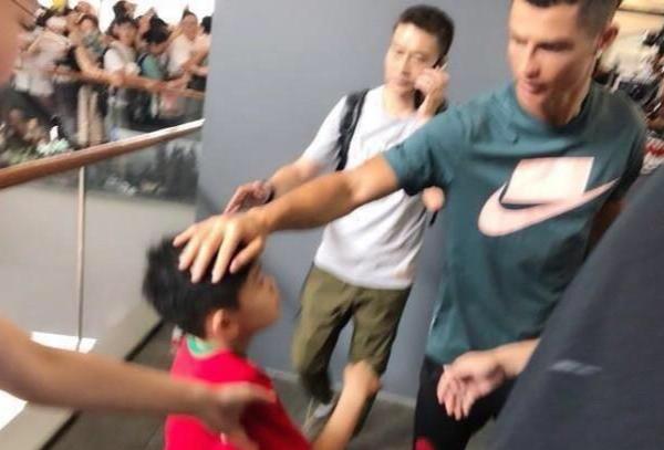 c罗为什么那么受女生欢迎,c罗为什么受中国喜欢