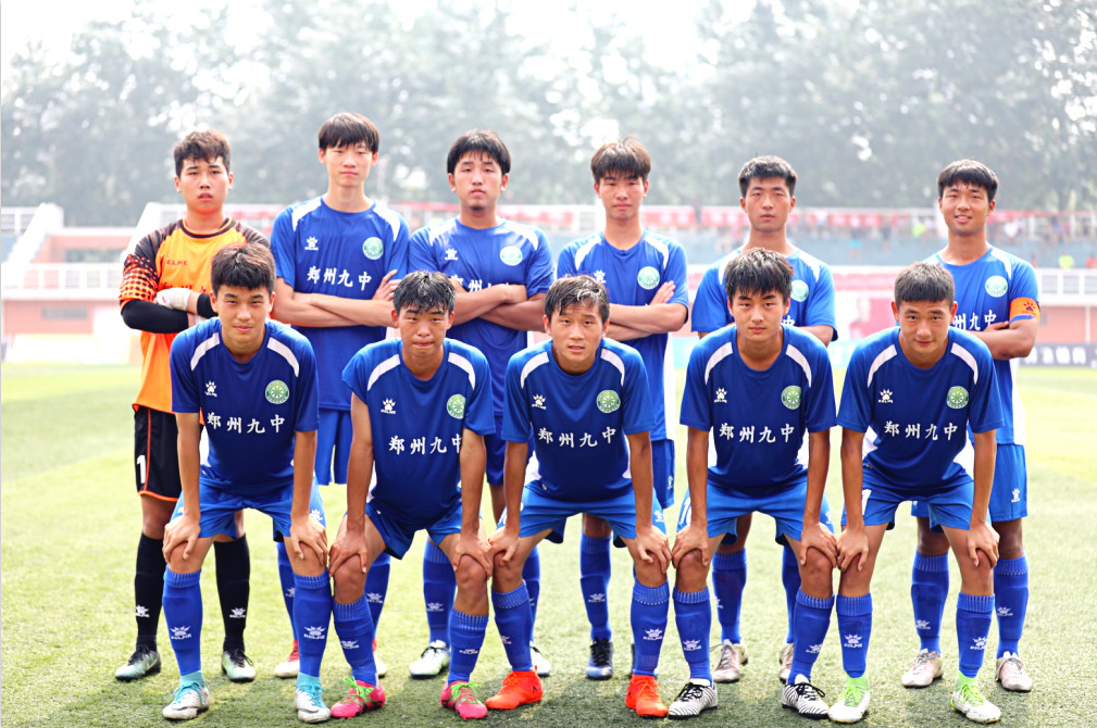 一刻镜头下的校园足球“德比之战”