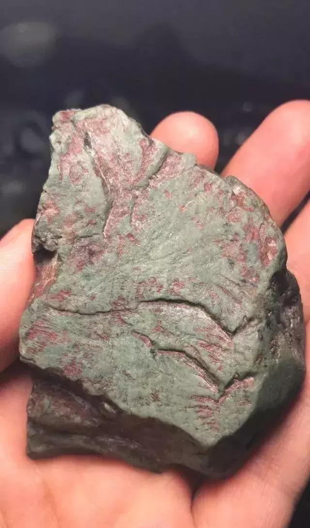 什么样的翡翠原石容易出极品高货,什么样的翡翠原石出冰种