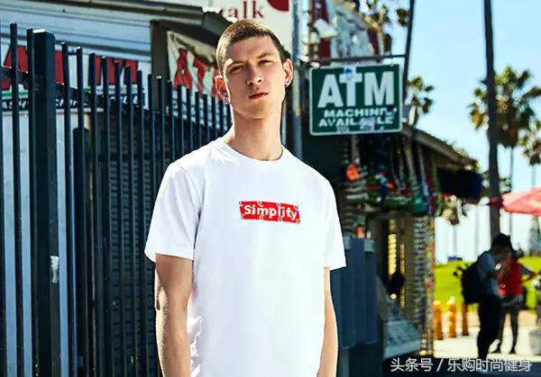 选对一款短袖T恤，你的魅力会更上一层楼哦