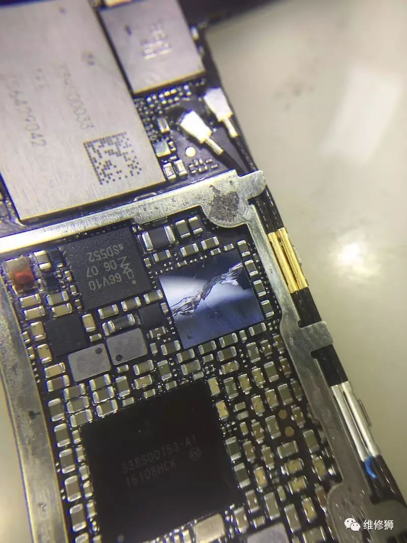 iphone严重摔烂修要多少钱,iphone摔了出现了液体