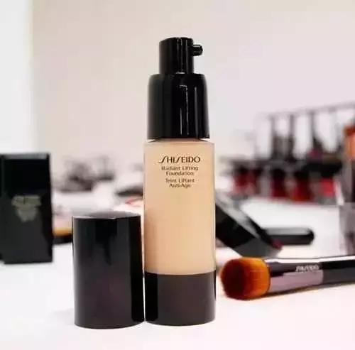 如何选择适合皮肤的粉底液,什么粉底适合中性肤质